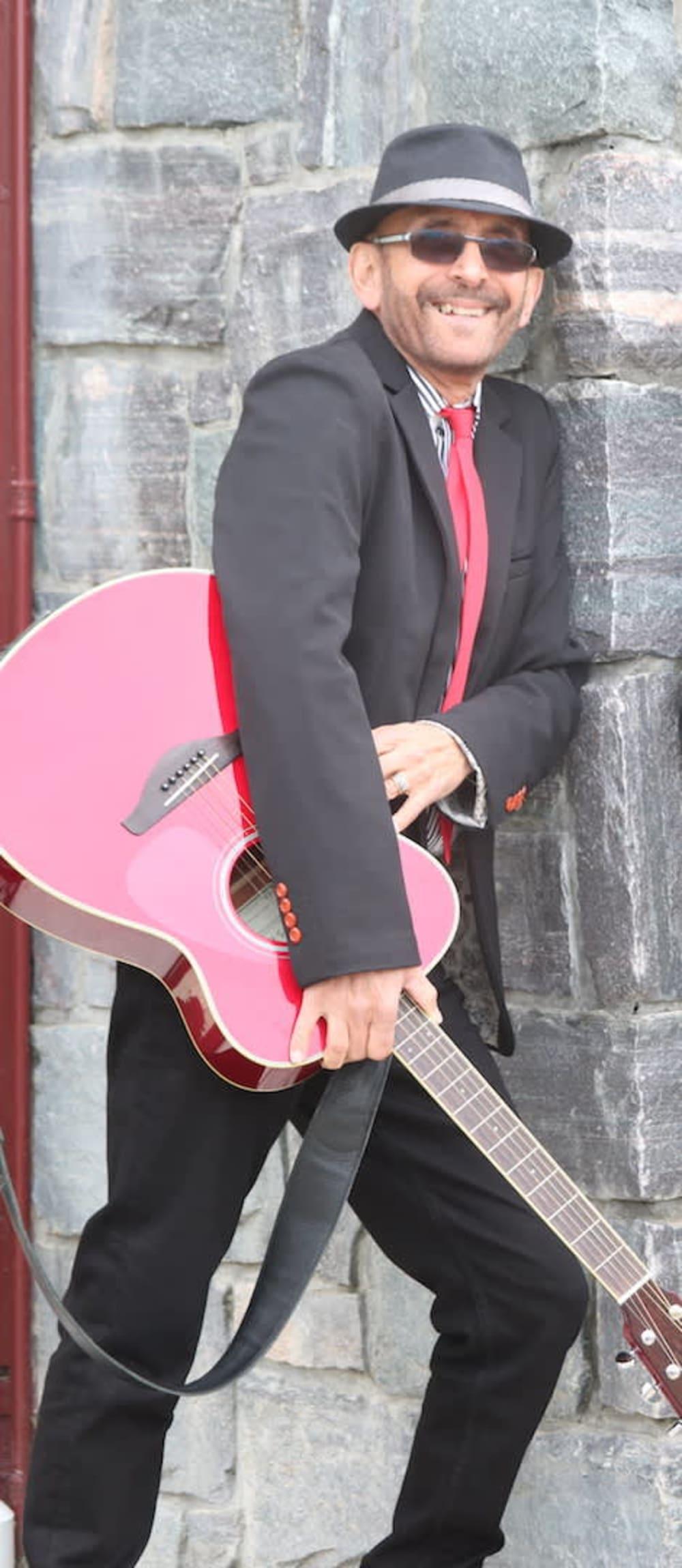 LIVE MUSIC